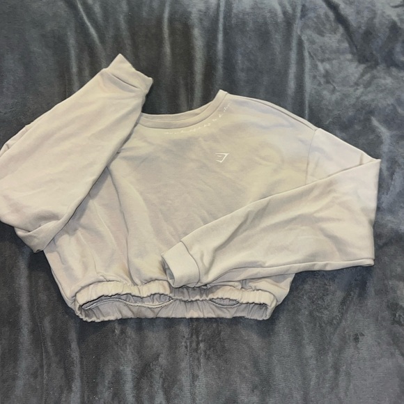 Cropped gymshark pull over with fitted bottom - Picture 1 of 3